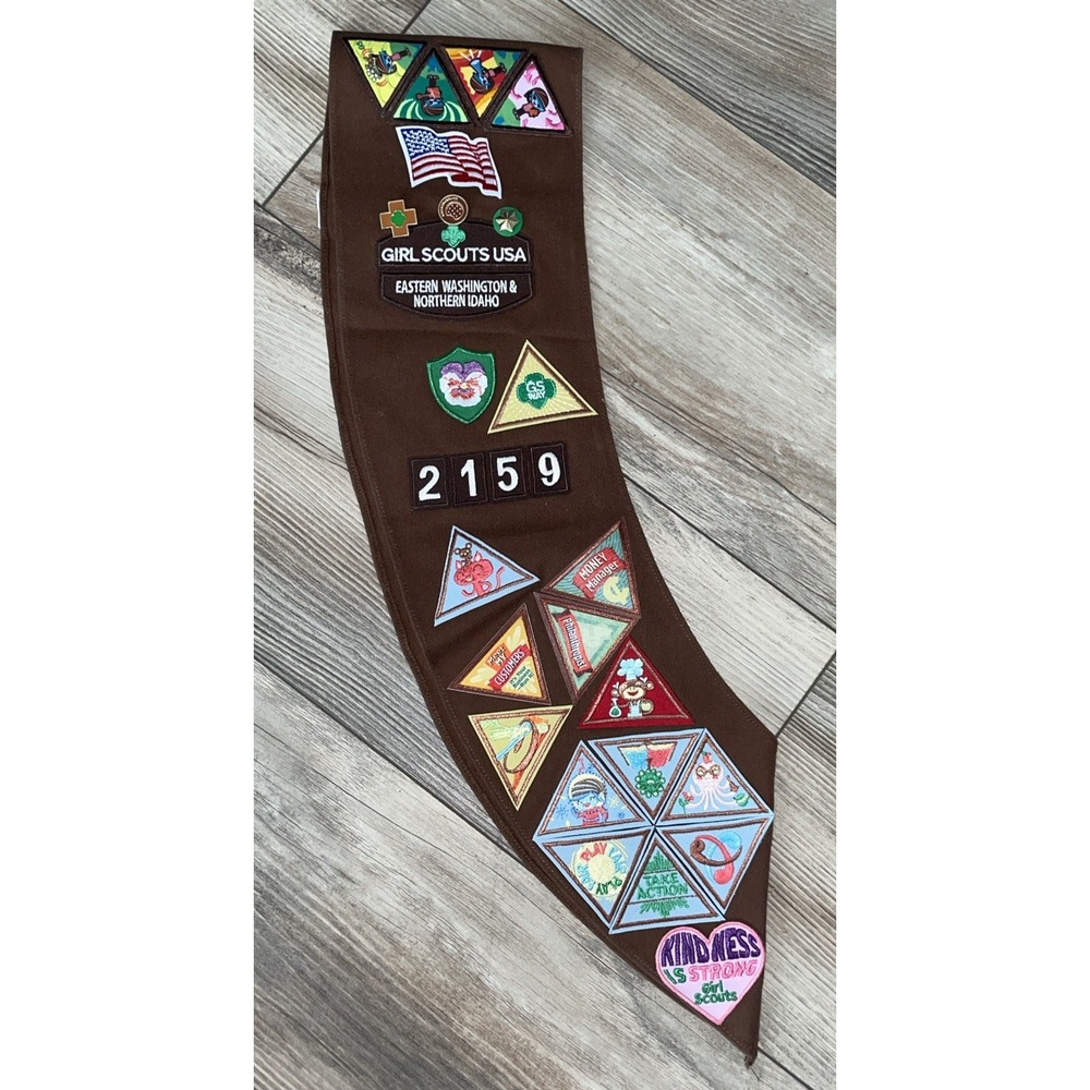 Girl Scout Sash with Pins Patches Badges 2159 Eastern‎ Washington